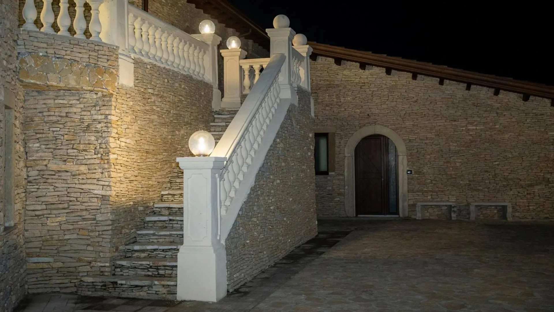 Tenuta Pietravera Furnari 0*,